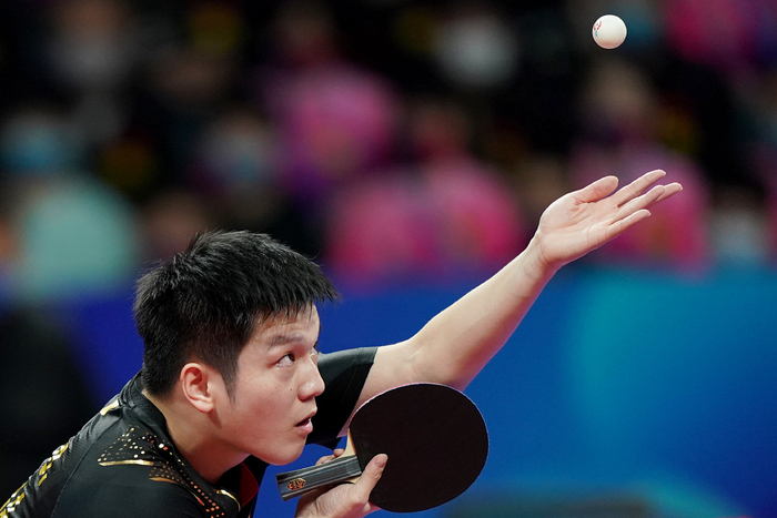 围临水且林 围临水且林